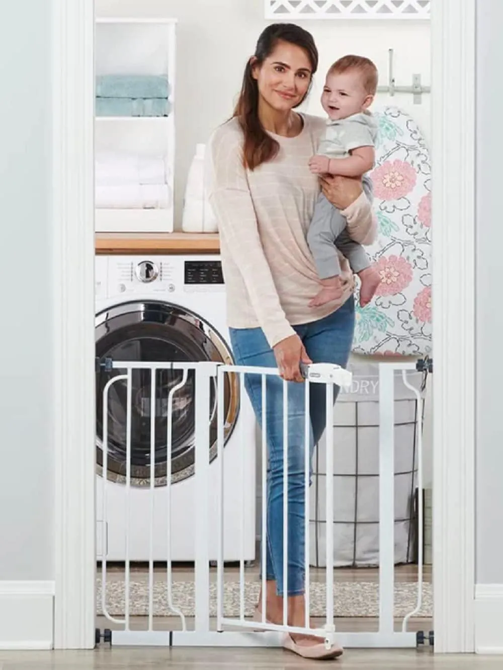 Regalo Easy Step 38.5-Inch (97.75cm) Extra Wide Baby Gate.